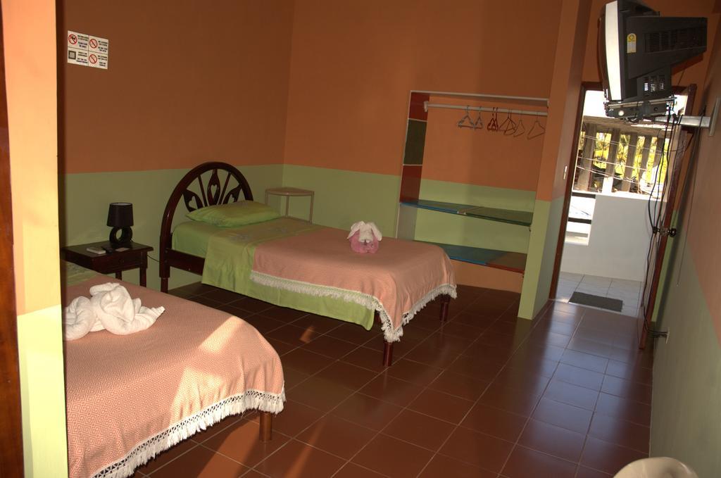 Hostal La Isla Del Descanso Puerto Villamil Exterior foto