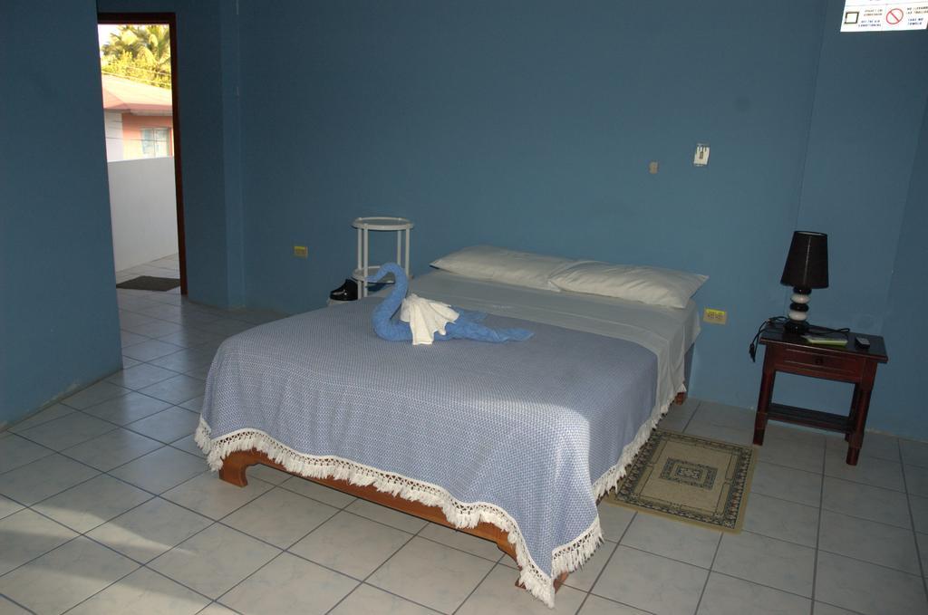 Hostal La Isla Del Descanso Puerto Villamil Exterior foto