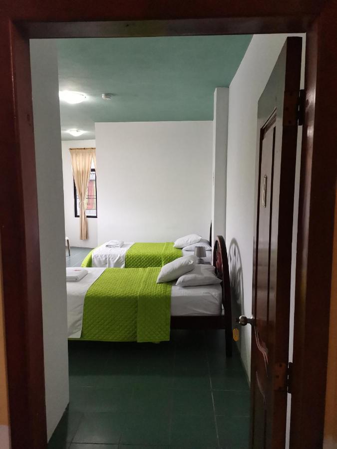 Hostal La Isla Del Descanso Puerto Villamil Exterior foto